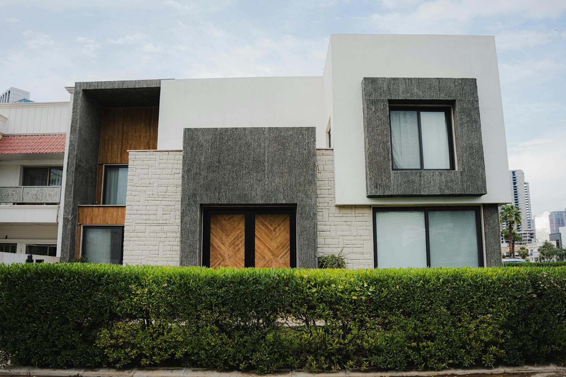 Stunning modern house exterior in Erbil, Iraq showcasing minimal design.